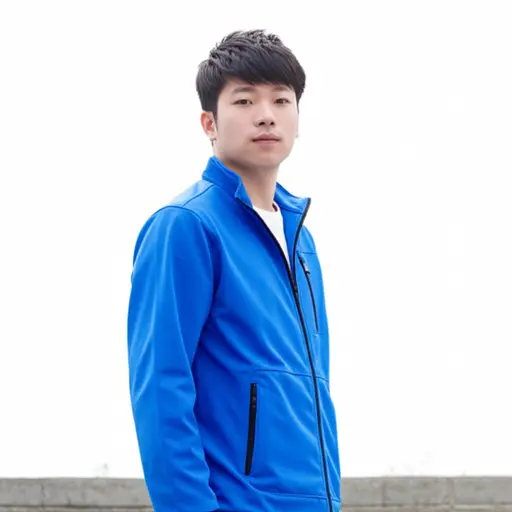 他今天穿着那件蓝色夹克。