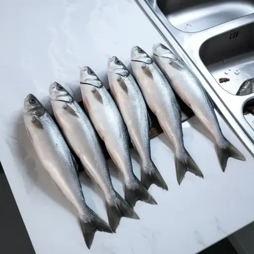 这个厨房有一股鱼腥味。