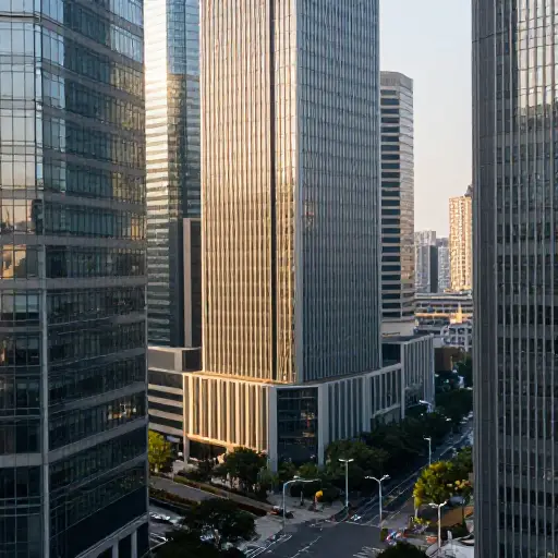 这家公司在市场上保持了十年的领先地位。