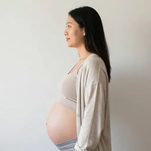 当女性怀孕时，她的乳房往往会变大。