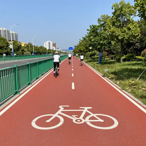 许多城市正在投资建设安全的自行车道，以鼓励环保出行。