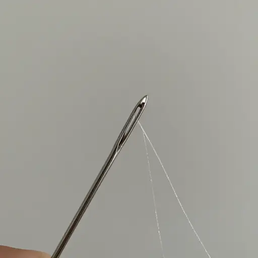 线必须穿过针眼。