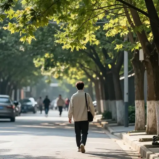 今天天气比昨天略微凉快一点。