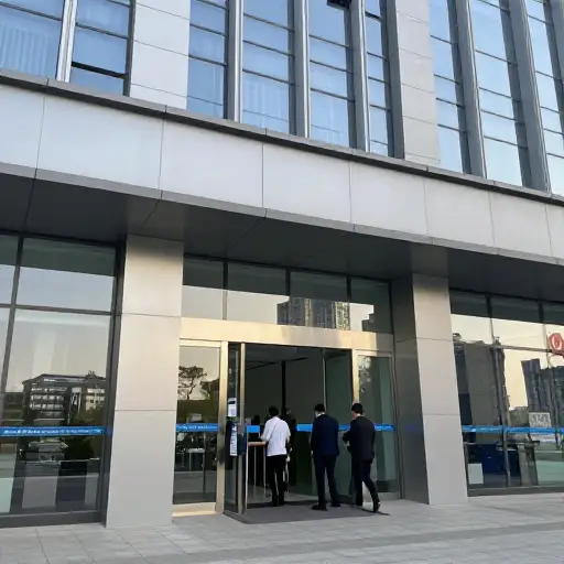 这家银行现在是工业界金融服务的主要提供者。