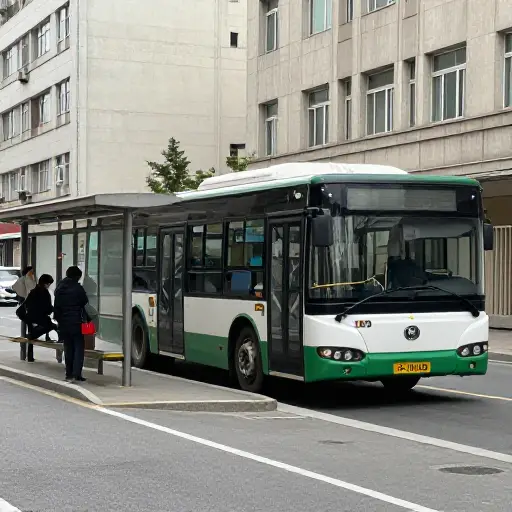 如果你不反对乘坐公共交通工具，我建议坐公交车。