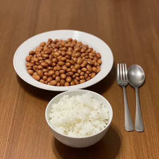 我们晚餐经常吃豆子配米饭。