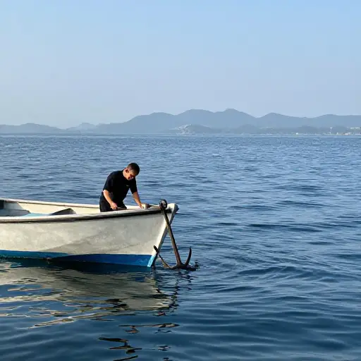 为防止漂流，他们将锚放入深水中。