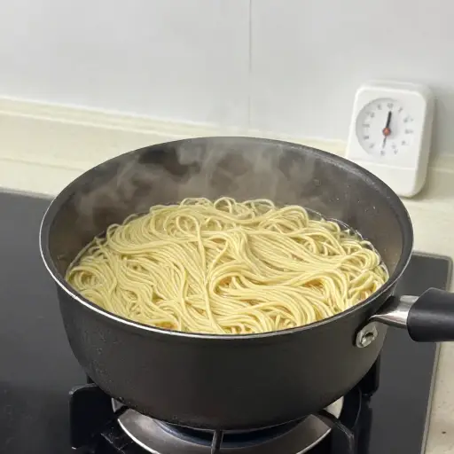面条再煮一分钟就好了。
