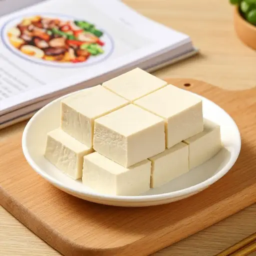 豆腐在素食食谱中可以作为肉类的替代品。