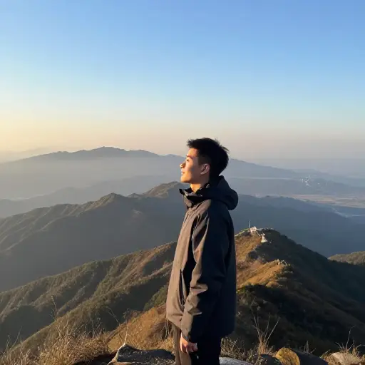 独自在山中，我感到一种奇妙的自由感。