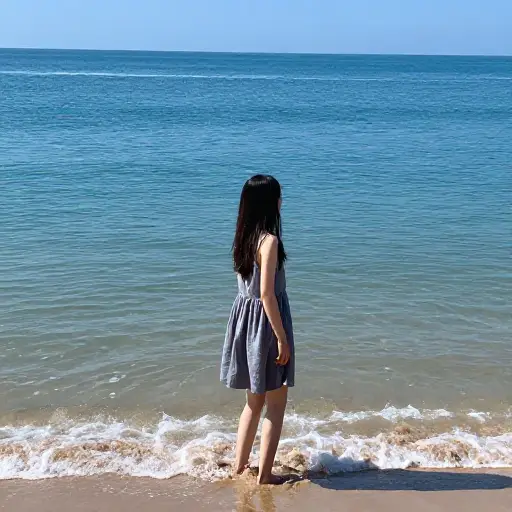 她不会游泳。