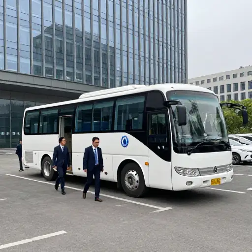 公司提供免费的穿梭巴士，将员工从停车场运送到办公室。