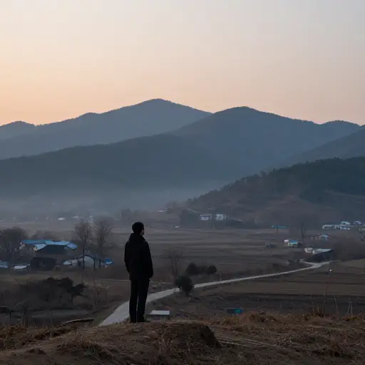 住在偏远的村庄，他常常感到与世界隔绝。