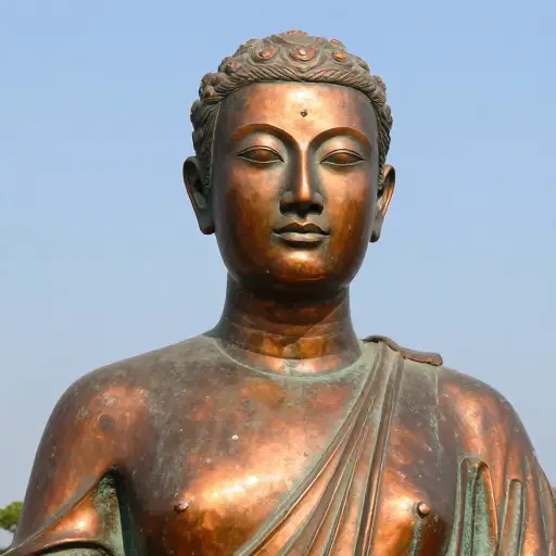 这座青铜雕像有着独特的橙棕色铜绿。