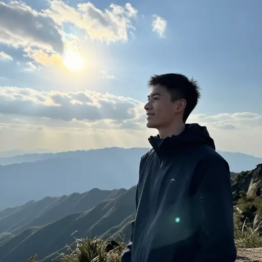 尽管有挑战，他积极乐观地看待未来。