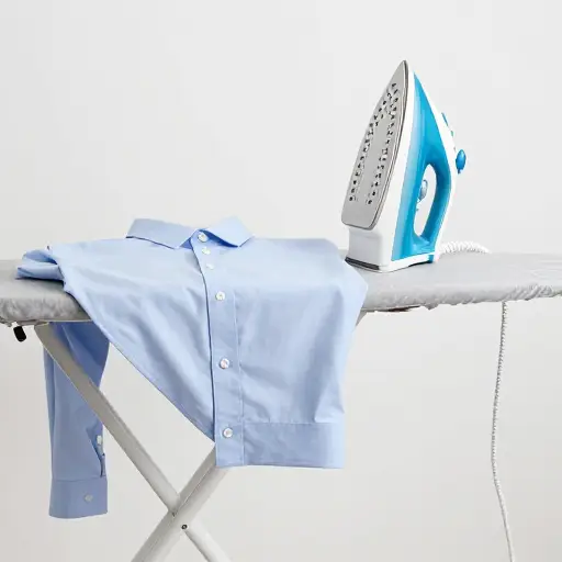 暂时把熨衣服放一放——我稍后再做。