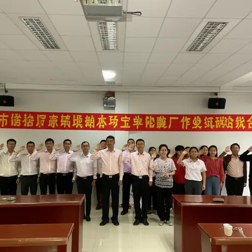 俱乐部的入会仪式包括宣誓和颁发徽章。