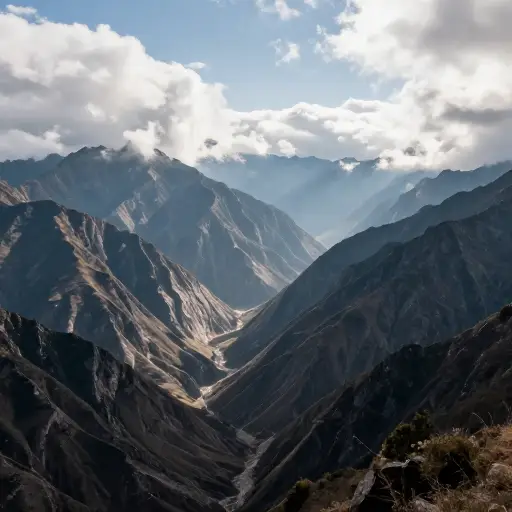 这张全景照片完美展现了山谷的壮丽景色。
