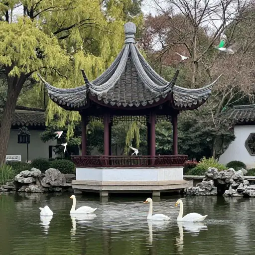 这是一个面向Monstsouris花园的亭子，在那里你可以看到鸟儿在树间跳跃和飞翔，湖上有天鹅。