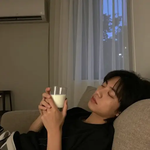 这杯热牛奶有一种令人昏昏欲睡的效果。