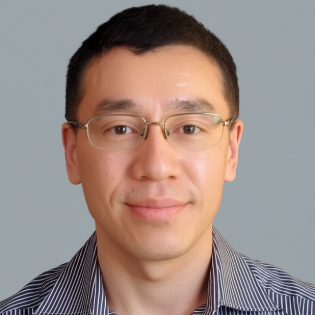 他穿着一件条纹衬衫。