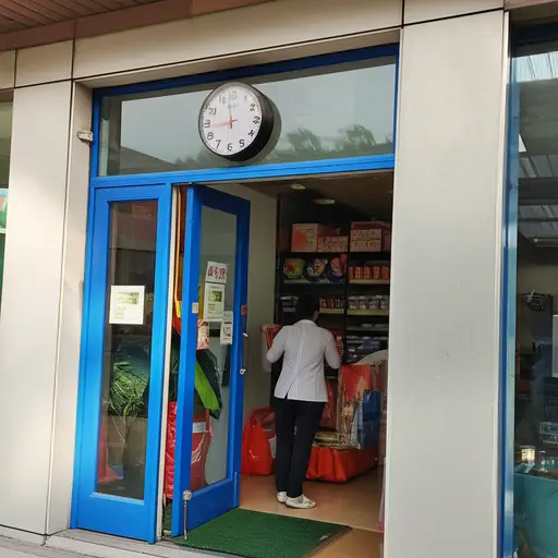 商店的营业时间是从早上8点到晚上10点。