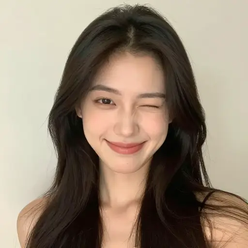 她对我微笑并眨了眨眼。