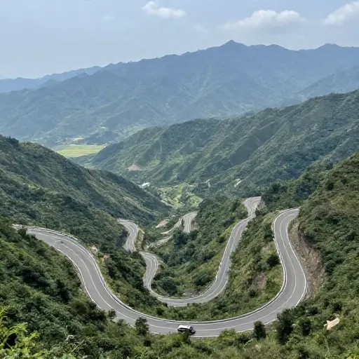 我们从山上开到远处的山谷。