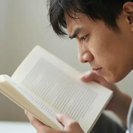 这本书的印刷字体太小了，我几乎看不清。