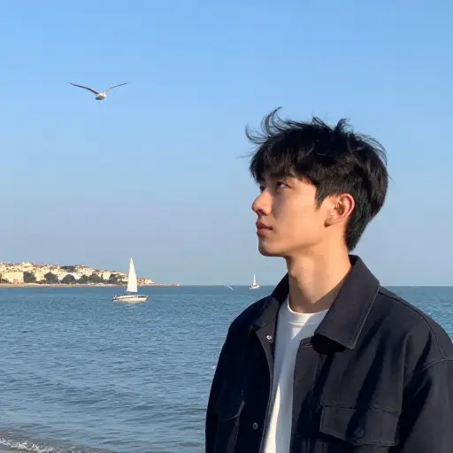 他感受到冒险的吸引力在召唤他前往遥远的国度。