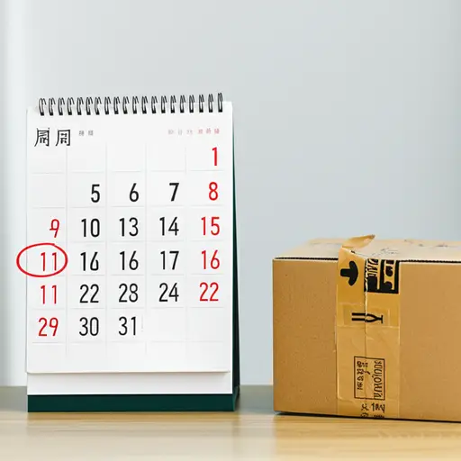我们最早也要等到下周三才能收到包裹。