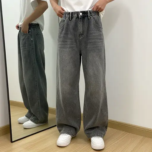 这条裤子太宽松了；总是往下滑。