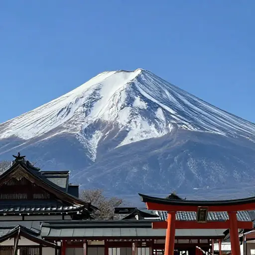在日本文化中，富士山常被视为一座圣山。