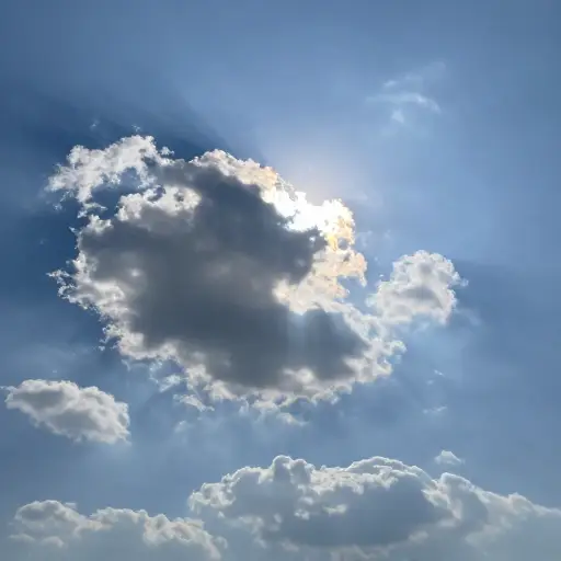 太阳冲破了云层。