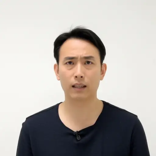 他咽下了自己的怒气，平静地回答了问题。