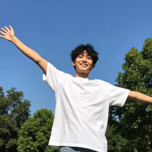 我认为自己是个开朗的人，总是充满活力和乐观。