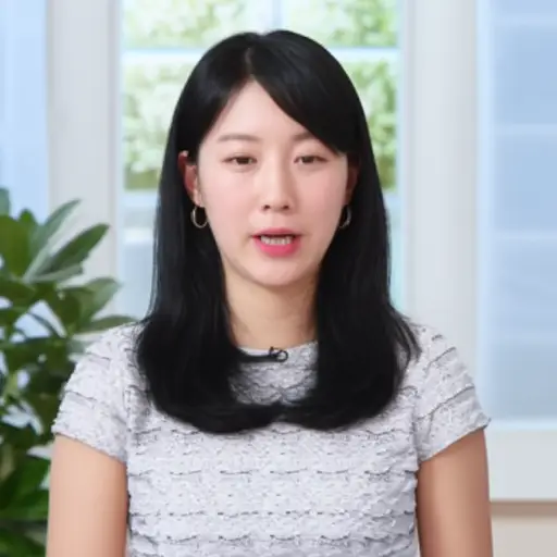 她有一点美国口音。