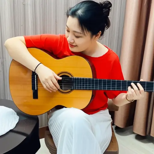 她轻快地拨动琴弦，演奏出一首欢快的曲子。