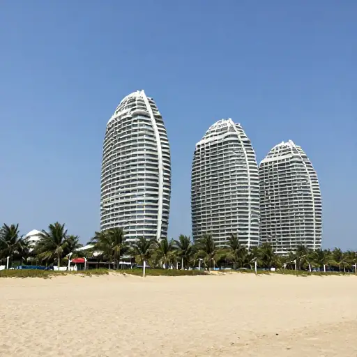 巨大的现代化酒店毁了这片曾经原始的海岸线。