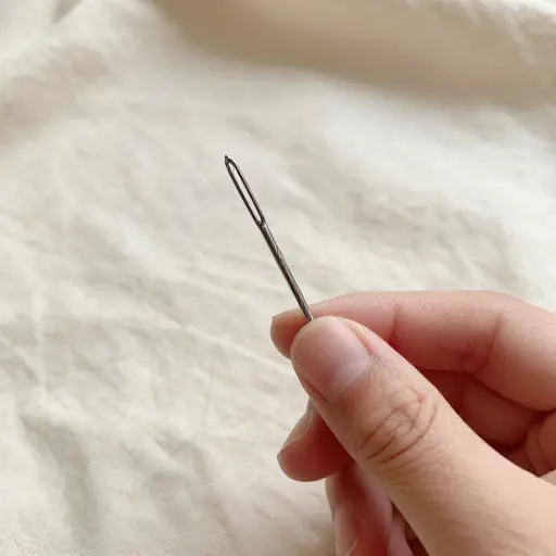 小心针的尖端。
