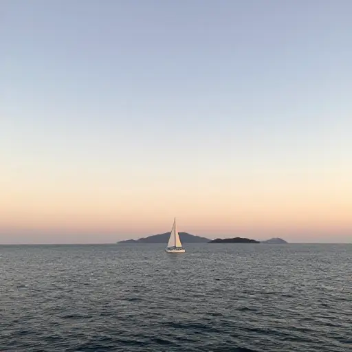 黎明时分，探险队启航前往那片未知的群岛。
