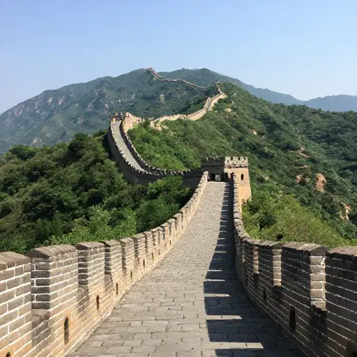 中国的长城在华北地区绵延长达数千公里。