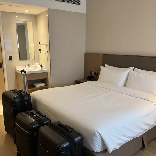 我们不必带任何东西，住宿的地方什么都准备好了。