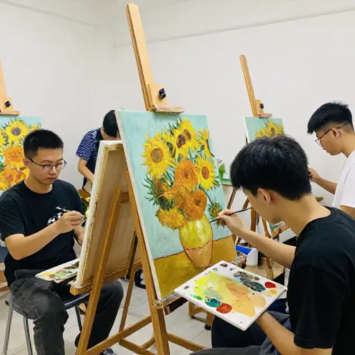 许多年轻艺术家在形成自己的风格之前，会模仿著名画家的风格。