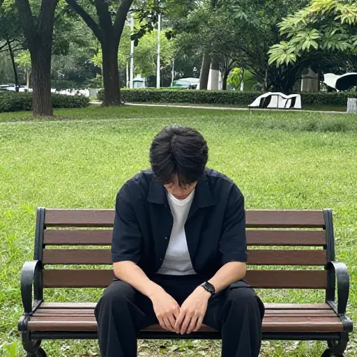 他有点闷闷不乐。