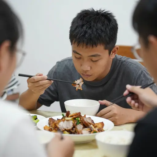 我晚餐喜欢吃猪肉。
