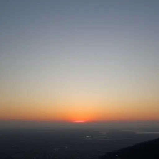 夕阳渐渐西沉，天边的红色慢慢褪去了。