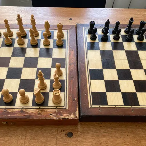 我们需要一个新的棋盘，因为旧的坏了。