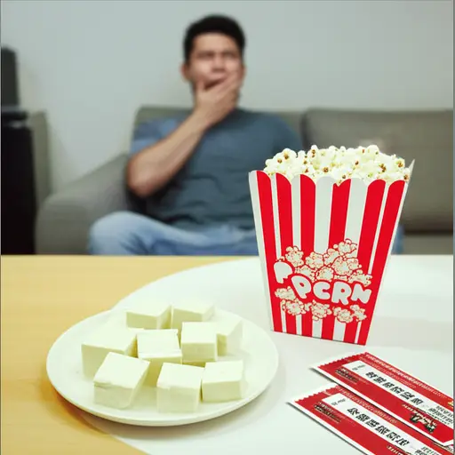 这部电影像豆腐一样平淡无奇，看得我都快睡着了。