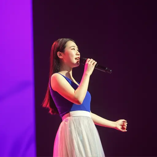 我妹妹想成为一名歌手。